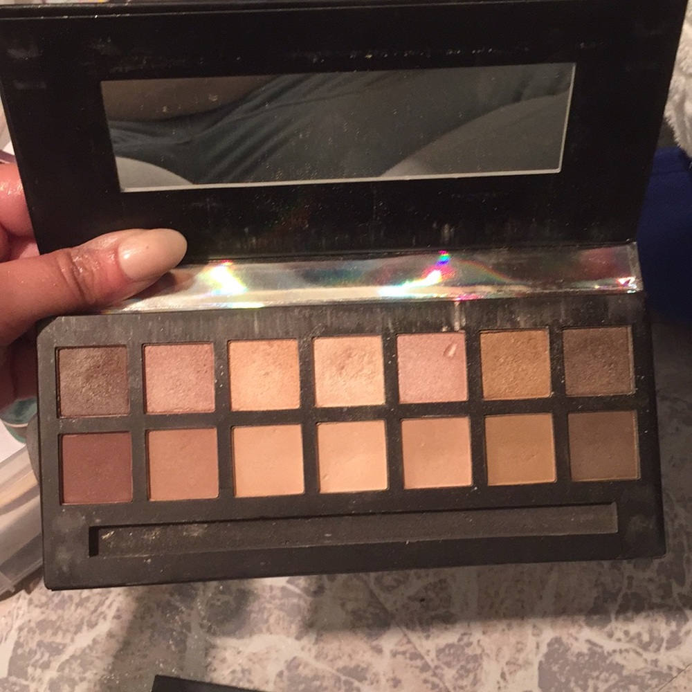 The Nudes Defining Eyeshadow Palette